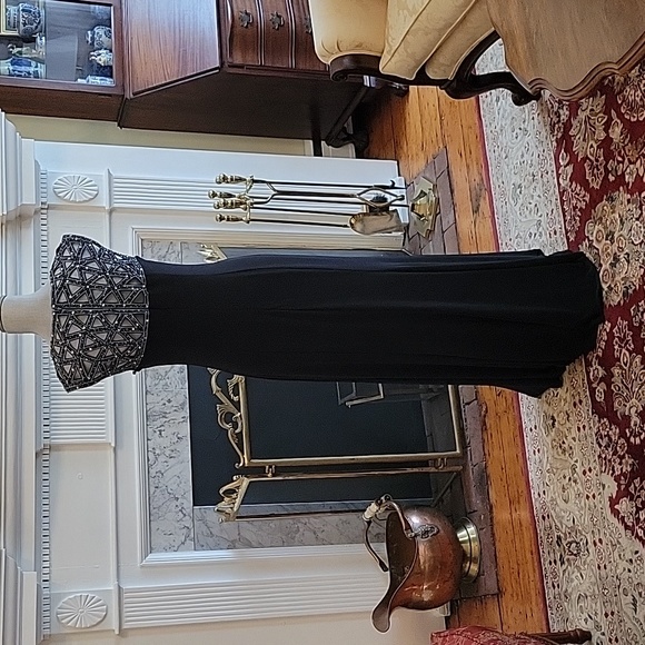 Patra Gown - Picture 7 of 10